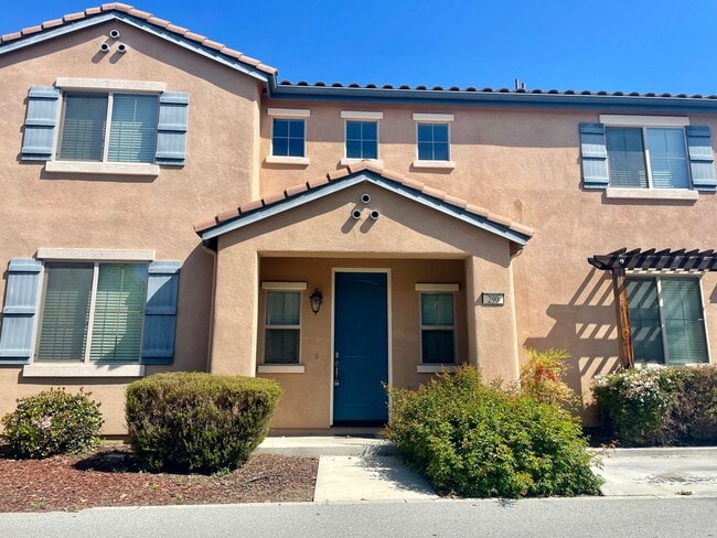 3 Bedroom 2.5 Bath Family Home - 3 Bedroom 2.5 Bath Family Home