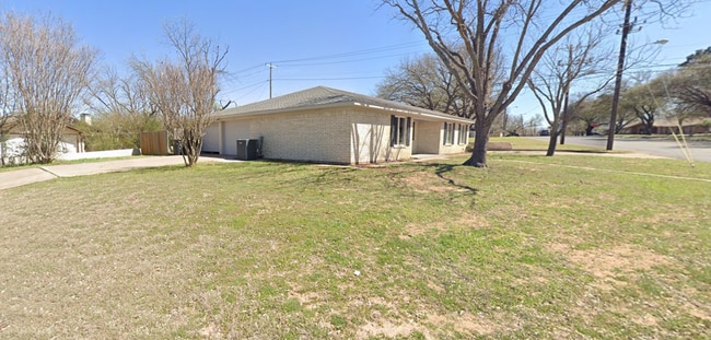 605 S Ridgeway Dr