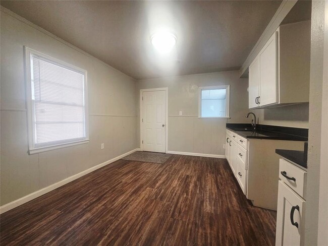 Photo - 307 E Kittyhawk Dr