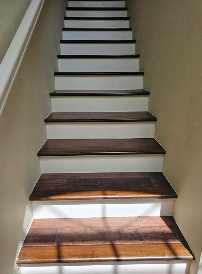 Photo - Available now - Furnished 3BR/2BA second f... House