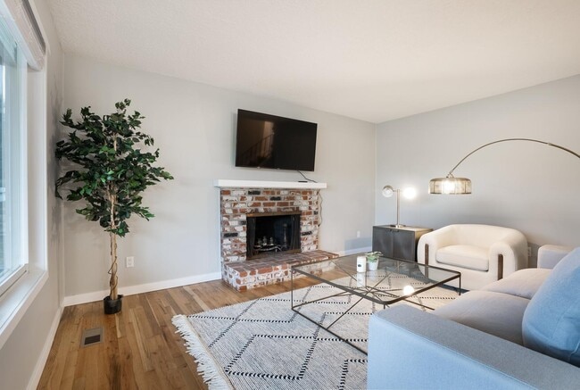 Building Photo - Room in 5 Bedroom Home at 13665 Sw Parkway