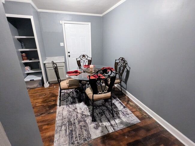 Photo - 614 E 37th St