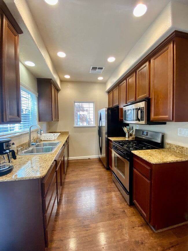 Building Photo - 329 Messina Terrace