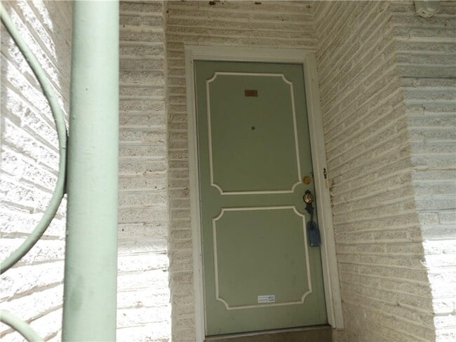 2516 Enfield Rd Unit 103