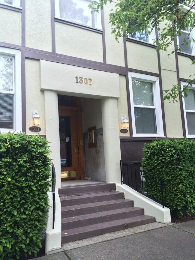 Marble and tile entry - 1303 Division Ave Apartments Unit #7