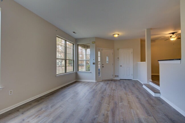 Photo - 1302 Foxmeadow Cir