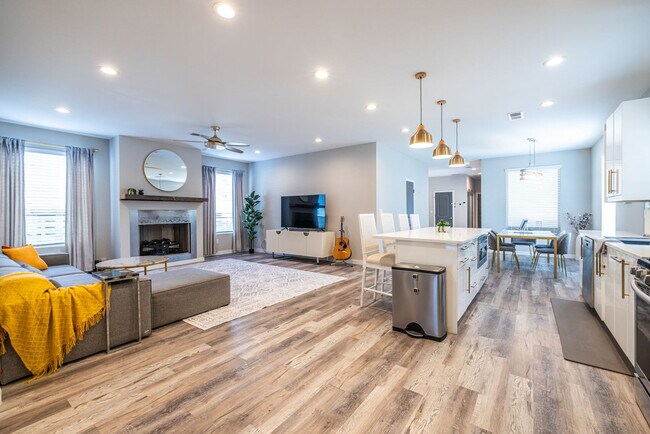 Photo - 1450 May Ave SE Unit ID1261326P