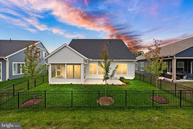 Photo - 121 Cowbird St