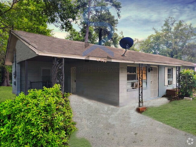 Building Photo - 4458 Pinedale Dr Rental