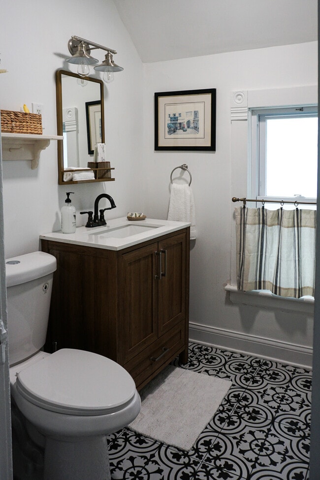 Photo - 712 45th St Unit Upper  B