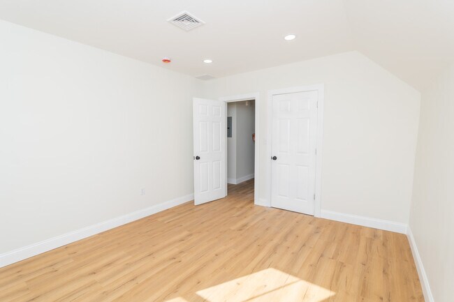 Photo - 84 Pembroke Ave