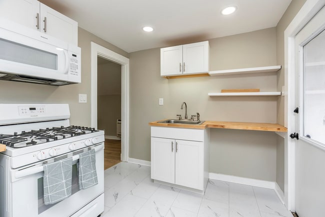 Building Photo - Charming, Fully Furnished Kenwick Rental | $1,500/mo – Utilities Included