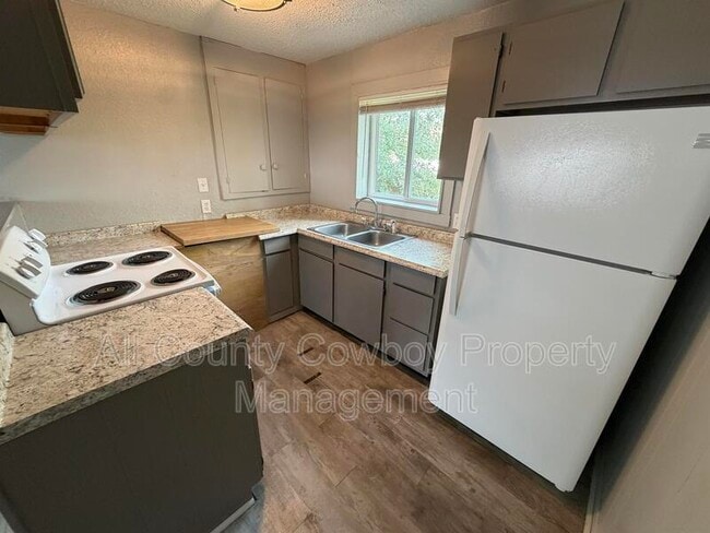 Photo - 866 N 5th St Unit Apt 4