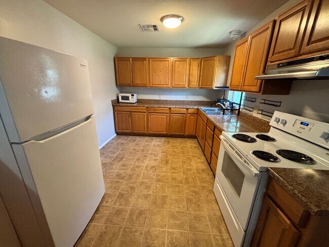 Photo - 2 bedroom 1 bathroom house in Downtown Edmond with central heat and air and washer/dryer hookup