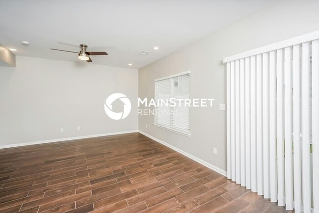 3 Bedroom Pet-Friendly Home in Jeffersonville, IN with Main Street Renewal