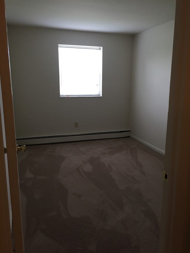 Small BR - 53 E Urner St