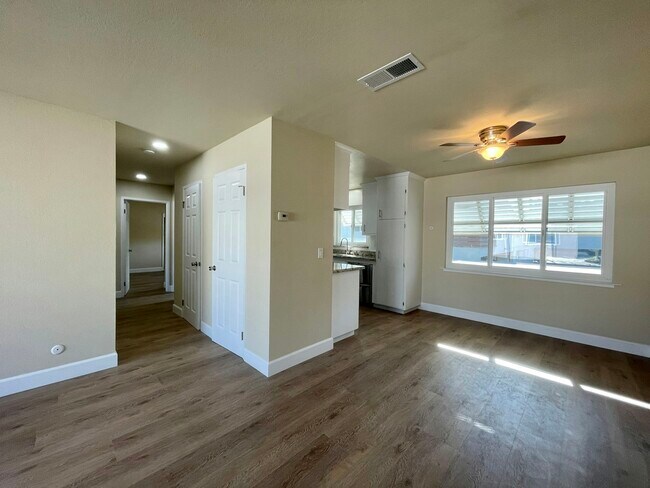 Building Photo - 786 Elm St Unit 14 Rental
