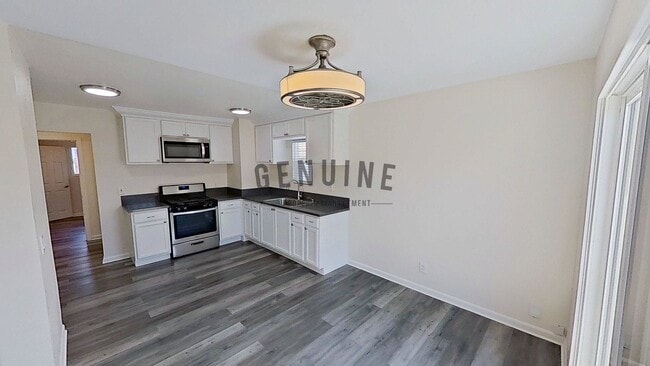 Building Photo - 2180 Placentia Ave Unit B Rental
