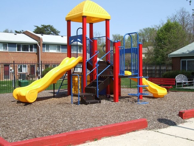 Área de juegos - Bywater Mutual Homes