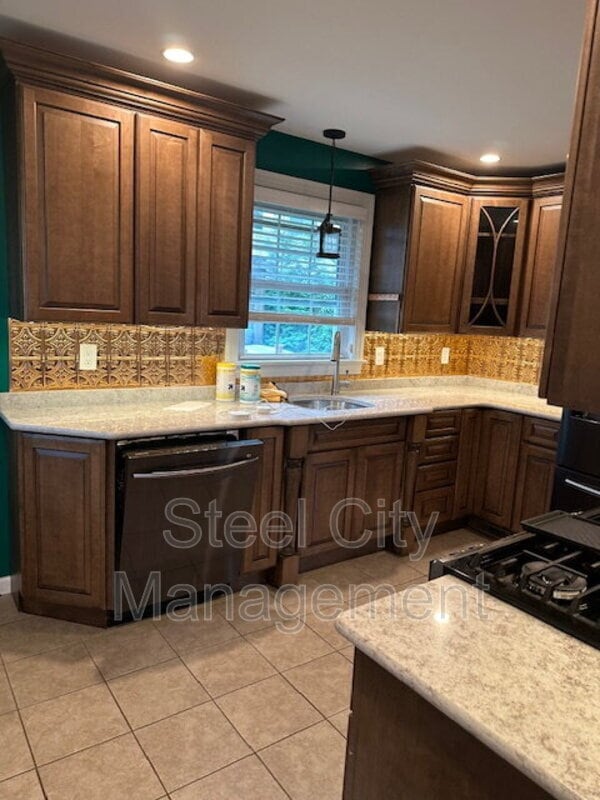 Photo - 851 Kennedy St