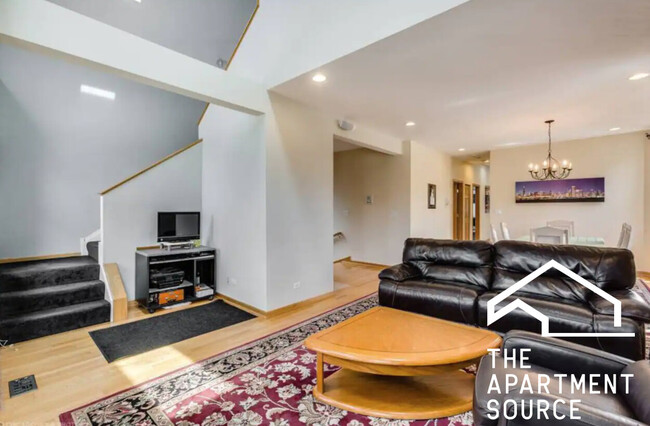 Photo - 3905 N Francisco Ave Apartment Unit 3