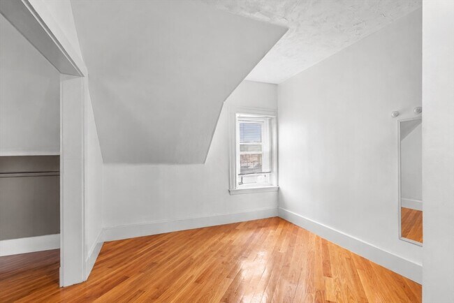 Photo - 50 Hereford St Unit 4