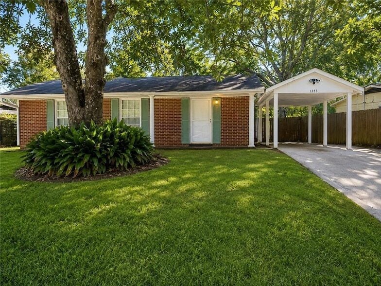 Photo - 1253 Devander Dr E