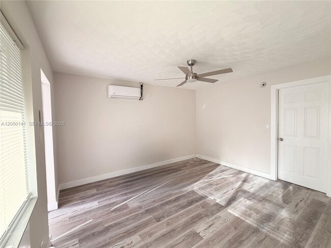 Photo - 1632 NE 4th Pl Unit 2