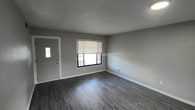 Photo - 729 Hemlock Dr