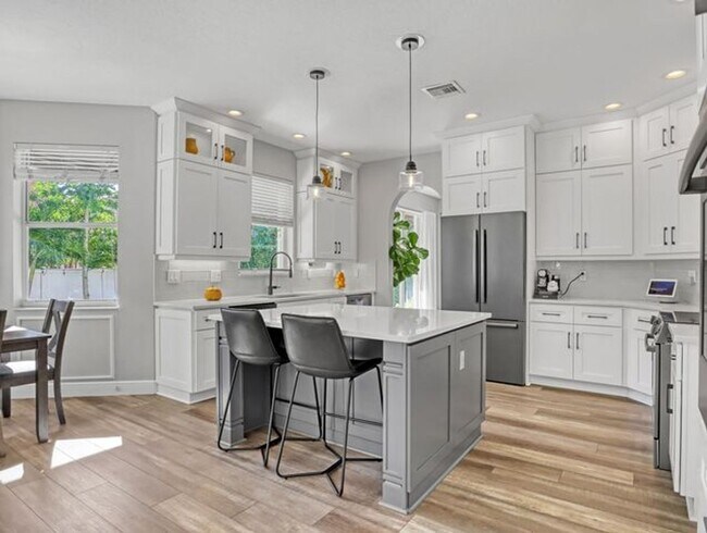 Photo - 2227 Ridgewood Cir