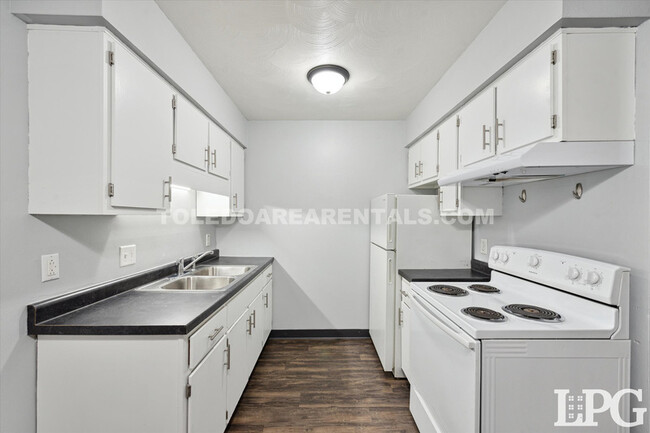 Building Photo - 6020 Secor Rd Unit 11 Rental