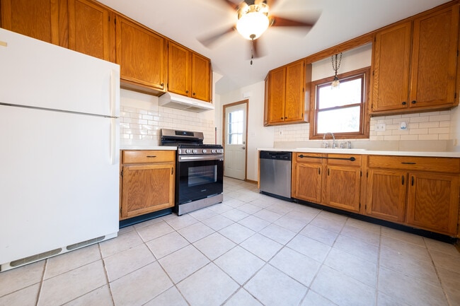 Photo - 3950 Hubbard Ave N