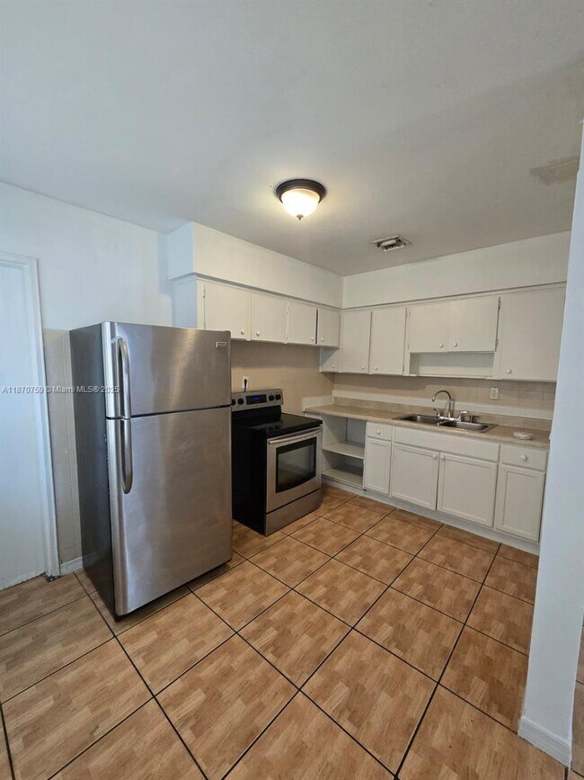 Photo - 16041 NE 19th Ct Unit 1