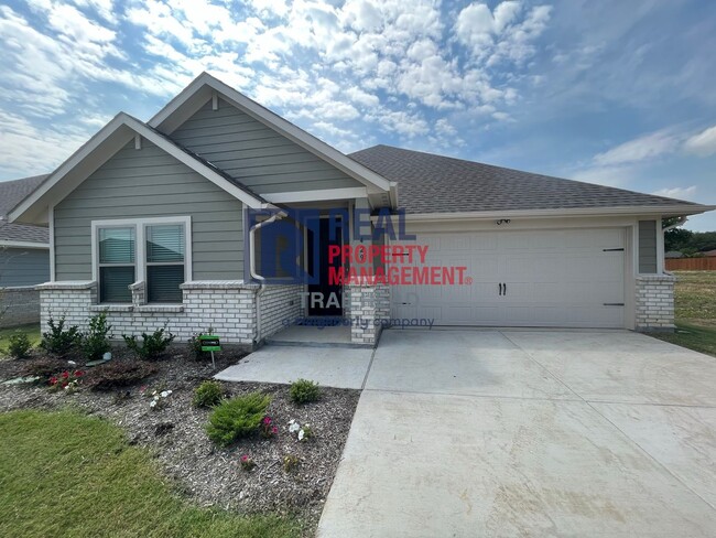 Spacious 3 Bedroom/2 Bath Open Concept Home - Spacious 3 Bedroom/2 Bath Open Concept Home