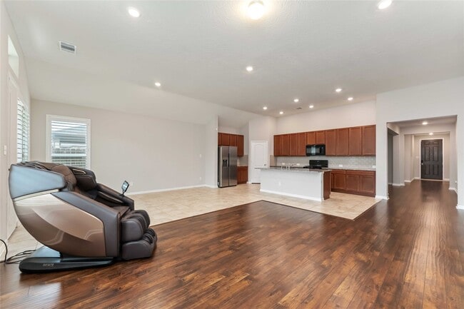 Photo - 5914 River Timber Trl