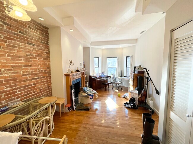 Photo - 73 Gainsborough St Unit 301