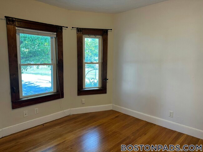 Photo - 23 Renfrew St