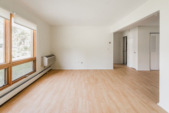 Photo - Updated One-Bedroom in Cherboneau North | ... Unidad 56