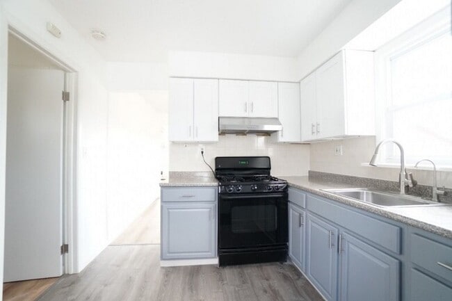 Photo - 273 Hoover Ave Unit 2