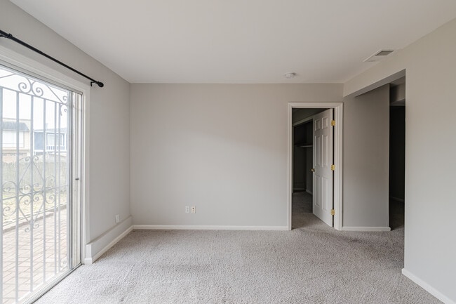 Photo - 215 Lausanne Ave