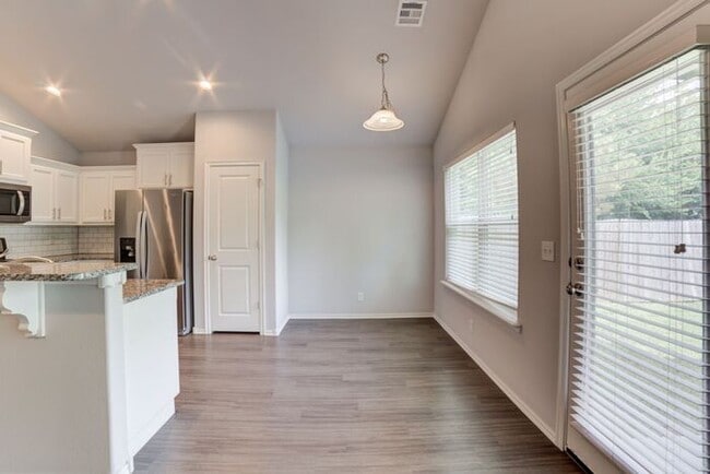 Photo - Cutest 3/2/2 Craftsman Style Home!