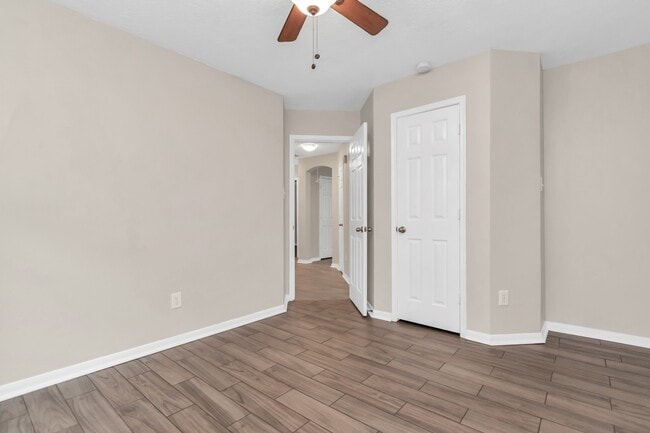 Photo - 1715 Parkview Ln