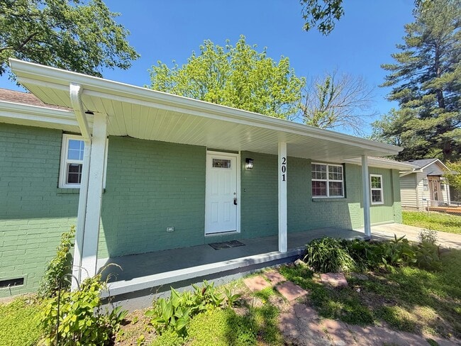 Photo - 4 bed 2 Bath Ozark, MO