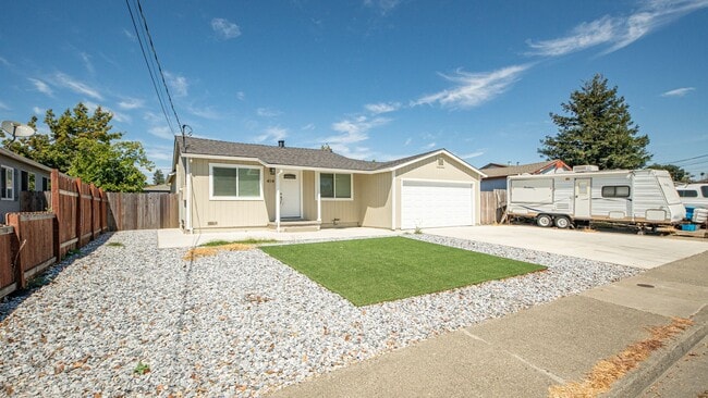 Building Photo - For Rent: Beautifully Updated 3-Bedroom Ho... Rental