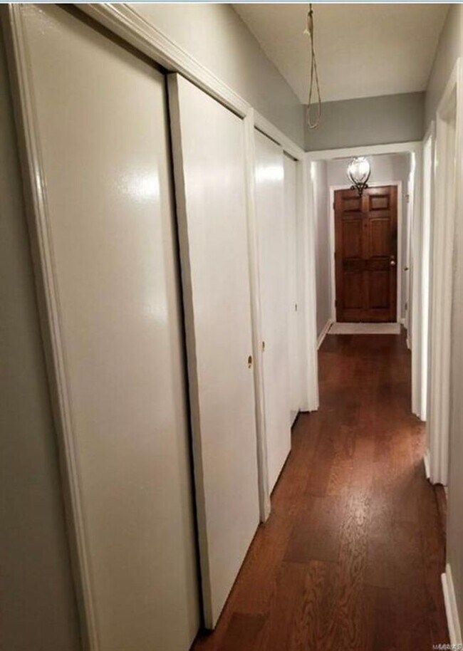 Photo - 2461 Price St