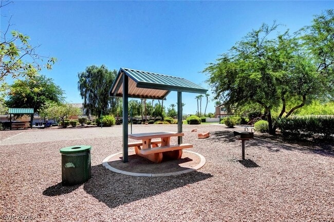 6733 Lookout Lodge Ln