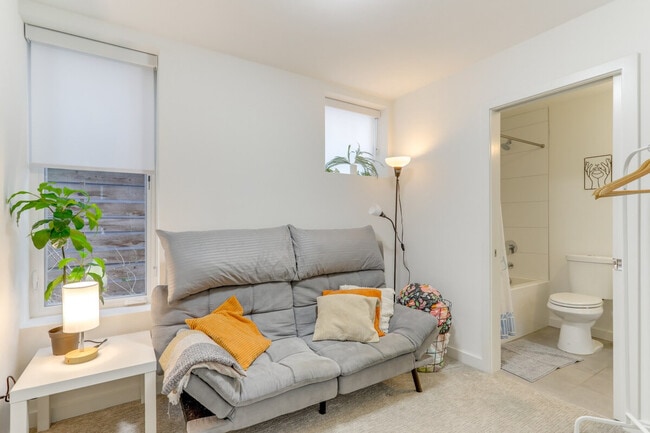 Photo - 128A W Florentia St Unit SI ID1520970P