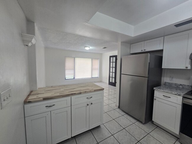 Photo - 3 bed / 2 bath plus den Home in Eatonville