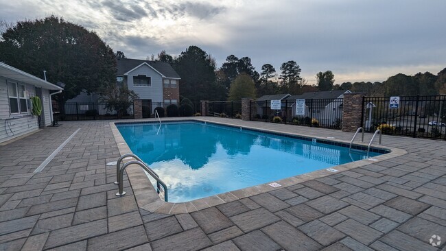 Saltwater pool - Mallard Cove Apartments