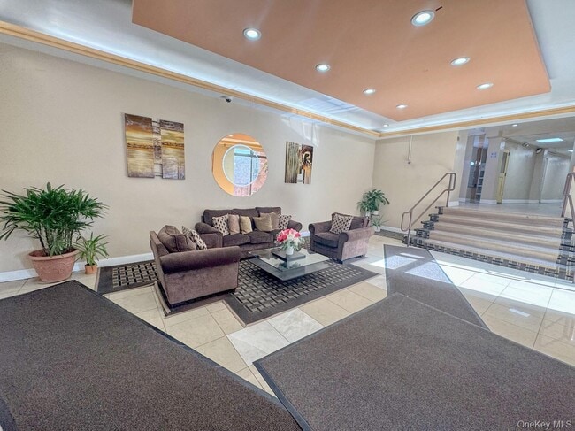 Photo - 67-25 Dartmouth St Unit 3L